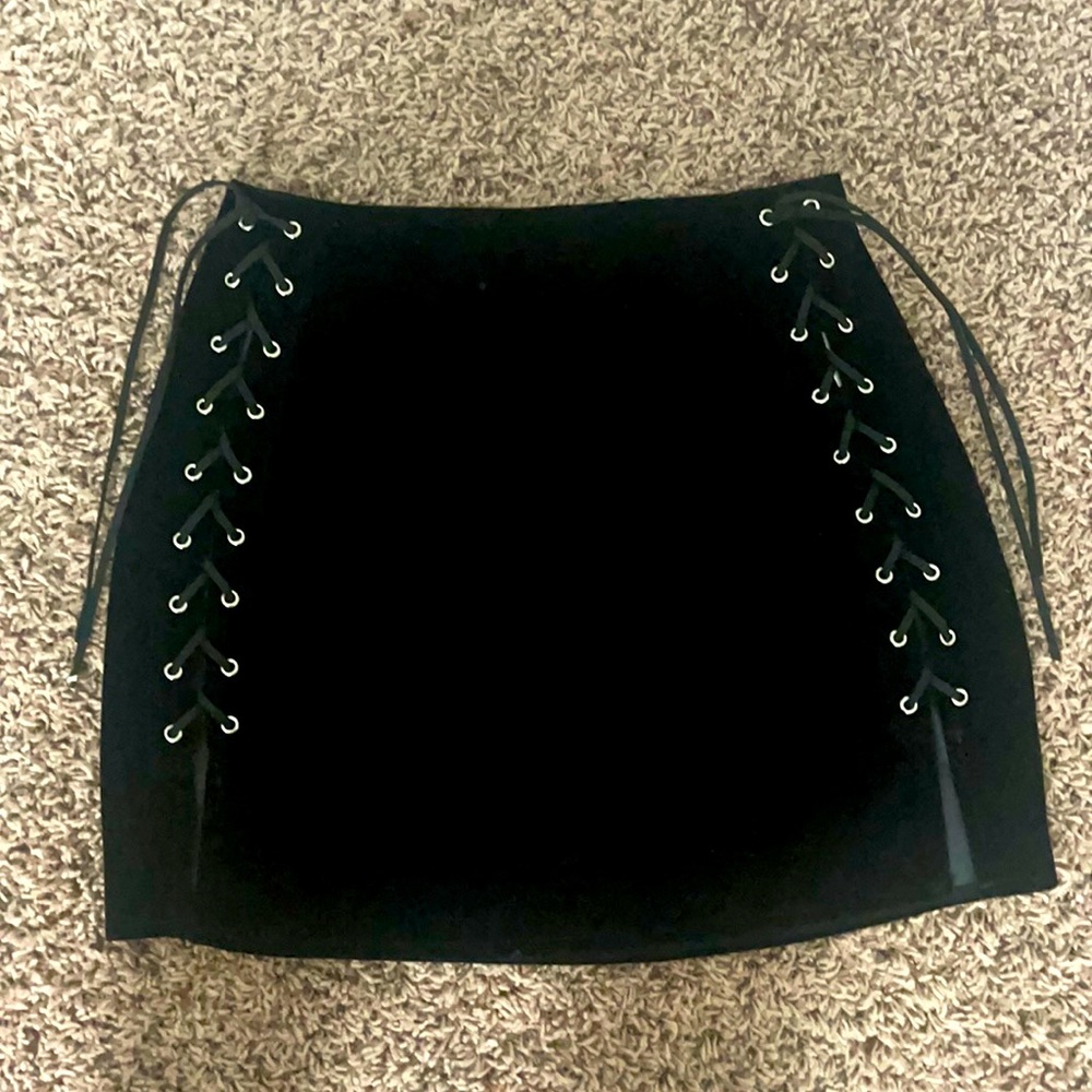 BY THE WAY black skirt with drawstring on the sides, crushed velet style fabric